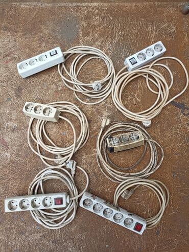 Produžni kablovi sa slike, šest komada sa utičnicama sa tri i više