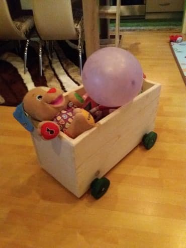 Kolica za bebe: ﻿Vagon-kutuja za odlaganje decjih igracaka. Ako se uzima preko 3 — 5