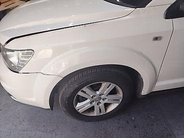 desno krilo golf 4: Fiat Freemont levo krilo bela boja — 1