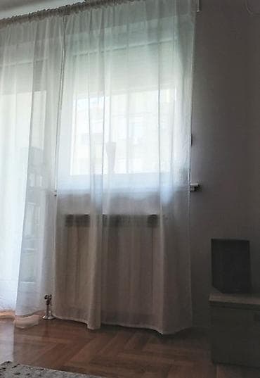 komode za hodnike: Dve bele zavese u kompletu dimenzija jedne - sirina1,5m, visina 2,6m — 3