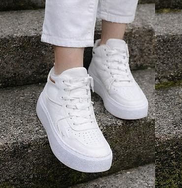 Women's Footwear: Nove poluduboke patike 
Br 38
Sniženje — 4