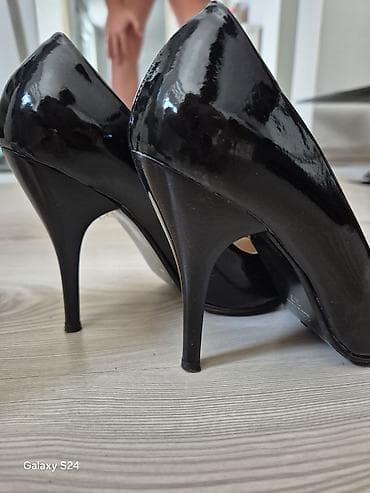 svečane košulje i tunike: Crne lakovane salonke – Perla Shoes - Model: klasične salonke sa — 3