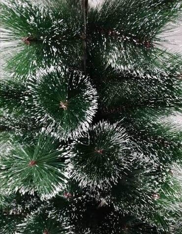 venac za vrata: Cupava sa belim jelka sa metalnim postoljem 60 cm 1800din 90 cm — 2