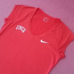 majice sa karnerima na rukavima: Original Nike DRI-FIT crvena majica, S Nova majica za trening — 3