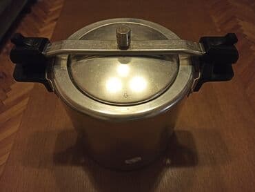 Tableware: NOV, nikad upotrebljen ekspres lonac, zapremine oko 8L. Proizveden u — 1