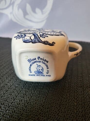 za koliko se prodaje zlatni harry potter: Bokal za mleko engleski,cvibl mustra Wedgwood iz 70ih. Bokalcic za — 11