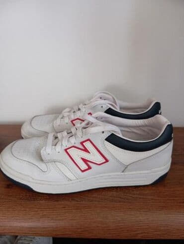 Women's Sneakers and athletic shoes: New Balance patike
Stanje odlicno 41 — 1