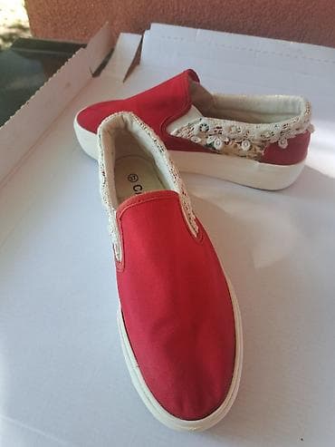 and 1 harmonika patike: Ženske slip-on patike CABIN, veličina 37. Gaziste 23,5 cm.Visina — 8