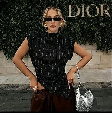 ramax beograd: Ženska bezrukavna majica sa visokim okovratnikom i asimetričnim — 1