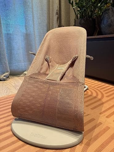 prsluk od tvida: BabyBjörn Bouncer Balance Soft – mrežasti ležaljka/ljuljaška za bebe — 1