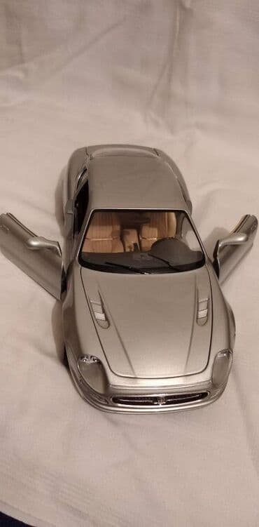 makete automobila 18: Burago Maserati 3200 GT,1:18,Italy. Fali staklo d.fara — 2