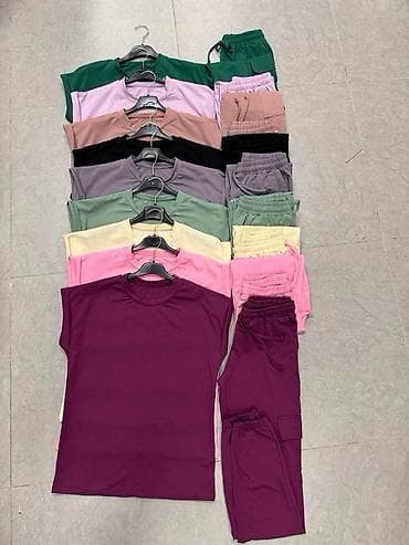 ženski kompleti pantalone i sako: Dvodijelni ženski komplet – majica i donji deo trenerke - Model — 4