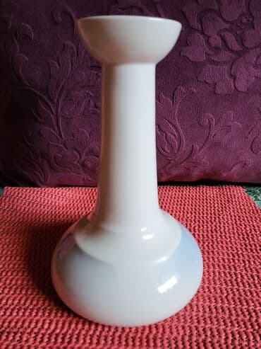 svecnjak za slavu: Svecnjak nov porcelanski. Visina. 19cm. Stopa. 11cm. Gornji — 5