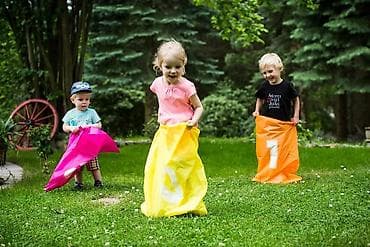 Ostale igračke: Set za igru 32 dela set sadrži: 🥤 10 plastičnih čaša za slaganje i — 1