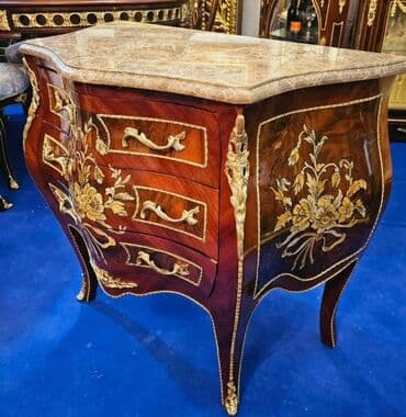 Antique Dressers: 𝐊𝐨𝐦𝐨𝐝𝐚 𝐋𝐮𝐣 𝐗𝐕,𝐨𝐛𝐨𝐠𝐚ć𝐞𝐧𝐚 𝐬𝐚 𝐞𝐥𝐞𝐦𝐞𝐧𝐭𝐢𝐦𝐚 𝐨𝐝 𝐩𝐨𝐳𝐥𝐚ć𝐞𝐧𝐞 𝐛𝐫𝐨𝐧𝐳𝐞 𝐢 𝐦𝐞𝐫𝐦𝐞𝐫𝐧𝐨𝐦 — 2