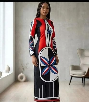 Duga haljina sa grafičkim printom - Model: duga, uska silueta do