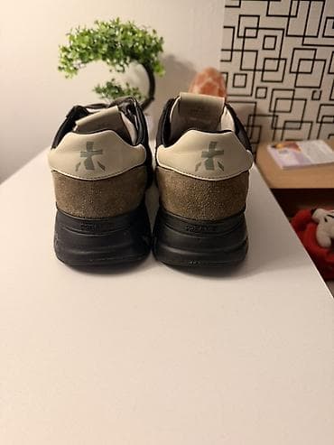 predivne haljine: Premiata muške patike – model sa prepoznatljivim logotipom i đonom sa — 3