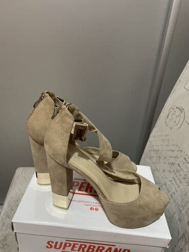 pantalone sa grejacima: Sandale, 40 — 2