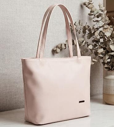 iguana kaiševi: Elegantna ženska torba – shopper/tote model u nežno roze (puderstoj) — 1