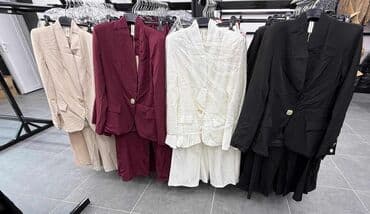 elegantni kompleti sa pantalonama: Elegantno žensko odelo u više boja, sa sakoom i pantalonama. Sako ima — 1