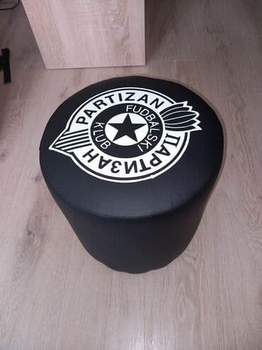 kožne stolice: 2400 din ima jos 140 kom
33x33 kozni — 1