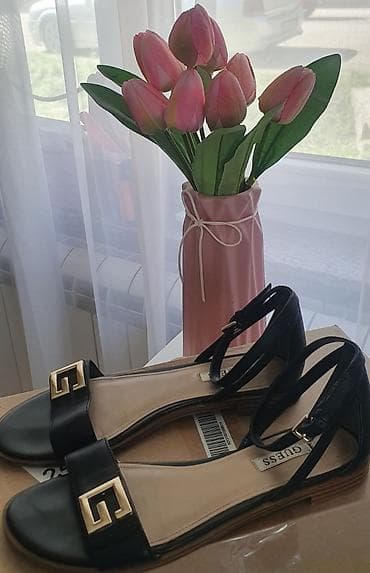 udobne sandale na stiklu: GUESS ženske sandale - Model: ravne sandale sa otvorenim prstima - — 1