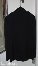 Crni sako 189/52
Dimenzije: 
- rame 51
- rukavi 69
- dužina 81