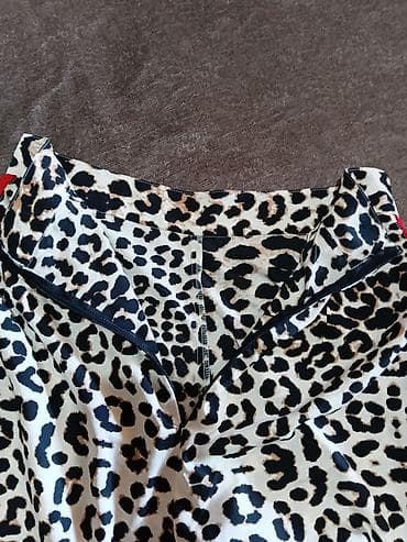 zimska jakna s: Ženske pantalone sa leopard printom i crvenim bočnim trakama - Model — 7