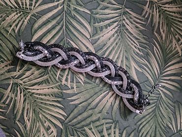 dve smizle narukvice: Pletena narukvica u dve boje (srebrna i antracit/crna). - Dizajn — 1