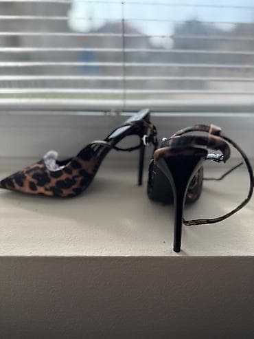 sinsay haljine: Ženske štikle sa leopard printom - Model: špic cipele sa tankom — 3