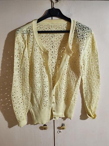 komplet odece: Ženski kardigan – žuta boja - Lagani pleteni kardigan sa rupičastim — 1