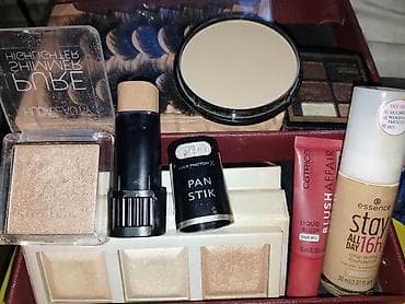 slike šminke: Veliki set šminke u organizatoru Sadržaj: - Palete senki: - Paleta sa — 5
