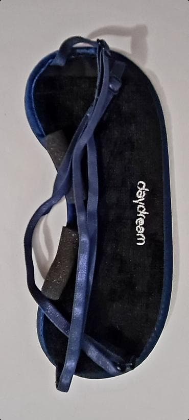 profesionalni masazer: Na prodaju Daydream Wellness Set koji sadrži velur jastuk za vrat koji — 6