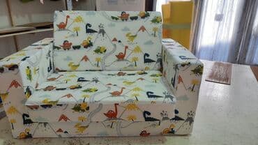 Praktične dečije foteljice, izradjene od čvrstog sunđera i presvučene