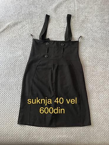 Suknje: Crna suknja sa tregerima, model visokog struka. Prednji deo ukrašen sa — 1