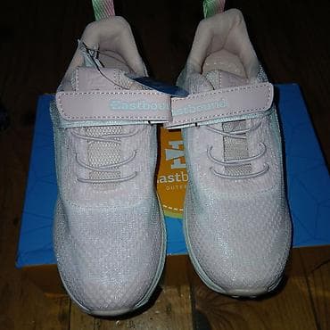 Decija zenska patika.Broj 32