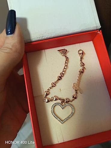 kitke za svadbu nis: GUESS narukvica sa priveskom srce - Brend: GUESS - Materijal: metal u — 1