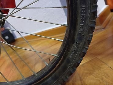 bele klompe cena: Dečiji bicikl sa 16-inčnim točkovima, idealan za uzrast ~4–7 godina — 8