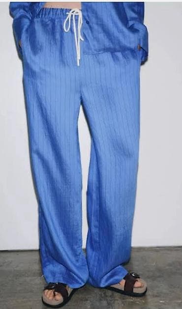 Plave široke pantalone sa prugama - Model: ravne, široke nogavice