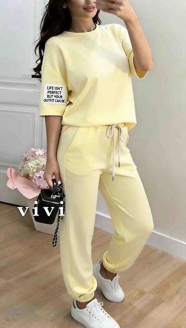 podsuknja bela: ✅ dvodelni komplet – majica i donji deo trenerke
✅S M L
✅2300 din — 5