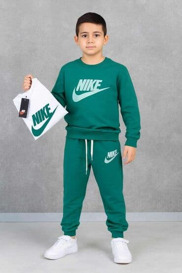Tracksuit sets: 👇🏻👇🏻TRODELNI SETOVI👇🏻👇🏻 💰💰2750 din ili dva 4500din💰💰 Set sadrzi — 17