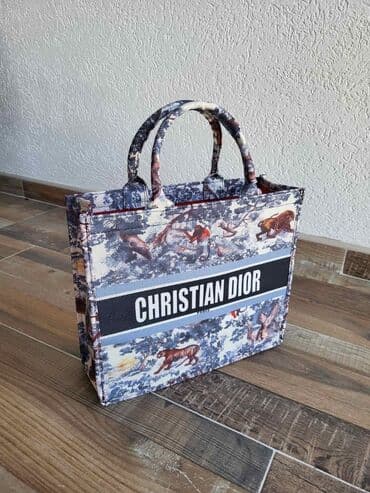 torbe heklane: Cena torbi 2600
cena novcanika 2200
cena kaisa 2200
Porez — 15