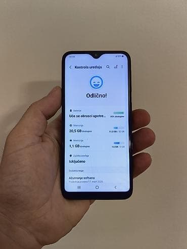 samsung galaxy 16: Samsung A20e dual sim sim free, sa 3/32gb memorije. Dobro očuvan i — 4