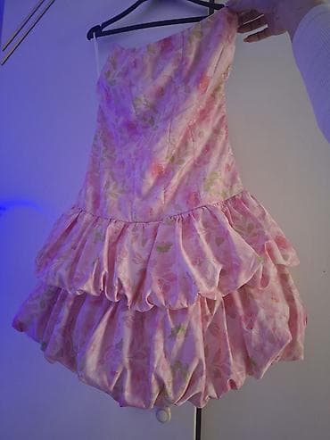 Mini haljina bez bretela sa volanima – roze cvetni dezen - Kroj: mini — 2