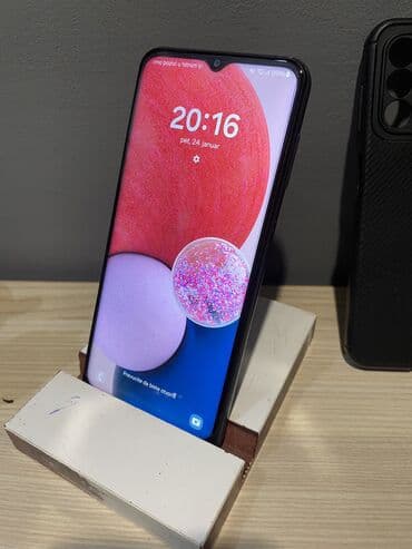 vertikalne pegle na paru: Samsung Galaxy A13, 64 GB, bоја - Crna — 5