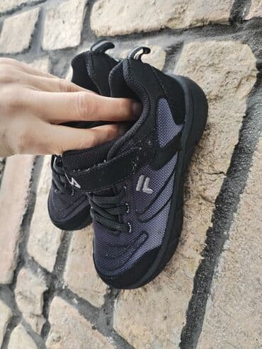 patike 32: Fila patike za decake br 27
Super ocuvane — 4