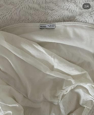 Dukserice: Bershka bela haljina na bretele, model sa naborima i učkurom - Brend — 2