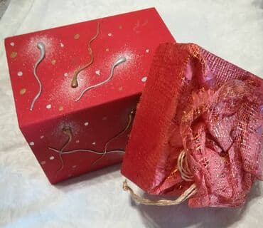 cinije za kolace: Decoration box, color - Red, Used — 1