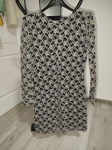 sandale 8 cm: Ženska haljina sa čipkom i dugim rukavima. - Boja: crna podloga sa — 1