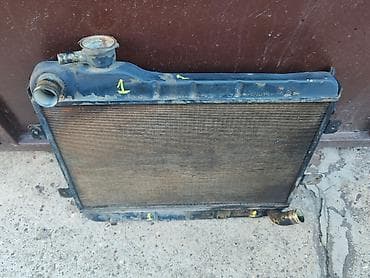 kalorifer za kola: Hladnjak Lada 2104 Karavan,2107 Riva broj 1. Polovno, očuvano skinuto — 2